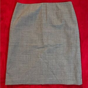 SOLD ✅ Tahari Women's Back Zippered Gray Lined Business Casual 40% Wool Skirt 10